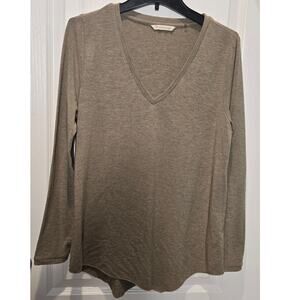 Soft Surroundings Medium Simply Elegant Sweater tan V-neck Style #28010